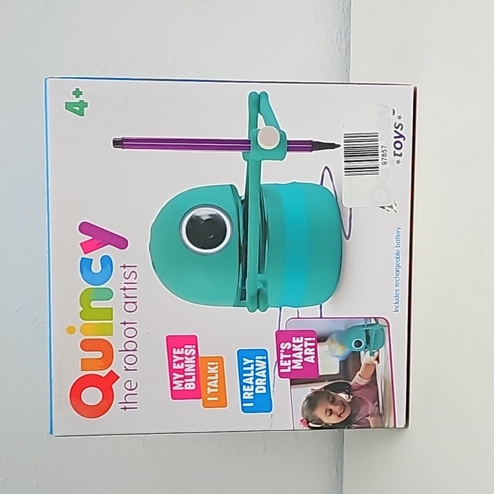 Quincy bot. Robot artist.